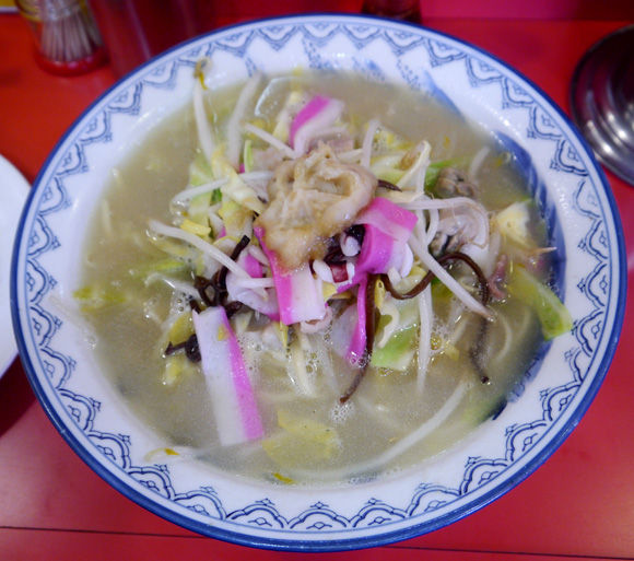 【長崎グルメ】福山雅治お気に入りの「バクダンチャンポン」を食べてみた / 思案橋ラーメン