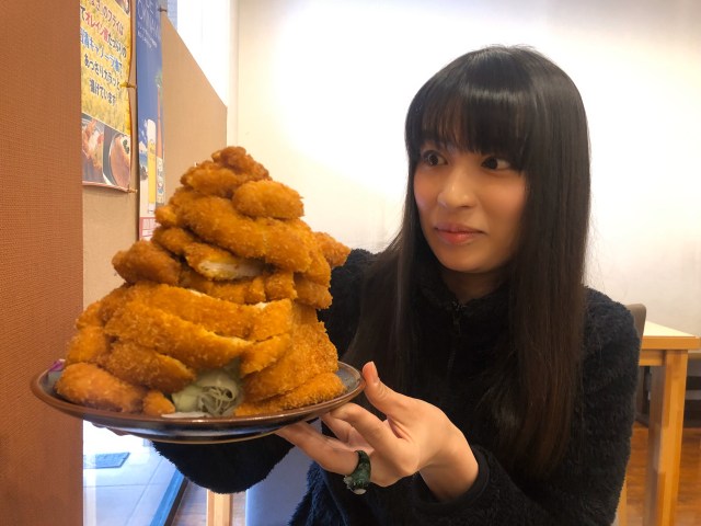 【高さ約20センチ】そびえたつ『若鶏のカツ』と遭遇！ 感情の行き場をなくすと人って笑っちゃうんだな…  / 奈良「とんまさ」