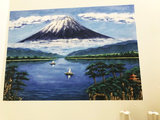 【ライフハック】お風呂に「富士山の絵」を飾ったら銭湯気分が味わえるかも → 絶景温泉テーマパークが完成した