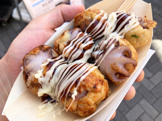 これがホントのタコ焼きじゃい！ タコが丸ごと入ってる「踊りたこ焼き」が斬新すぎて大阪を感じた / 道頓堀『踊りだこ』